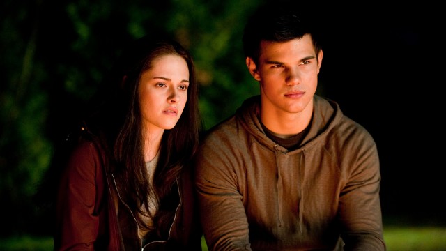 Kristen Stewart og Taylor Lautner i The Twilight Saga: Eclipse. (Foto: Nordisk Film Distribusjon AS)