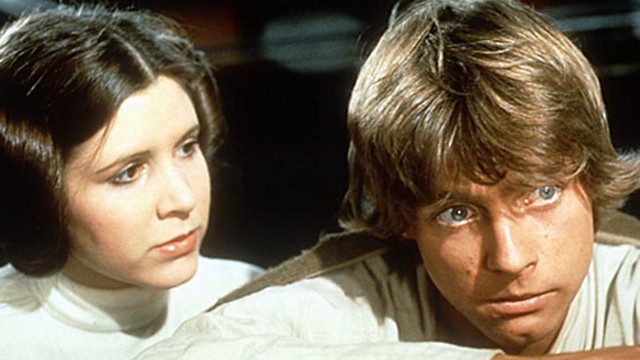 Carrie Fisher som Leia og Mark Hamill som Prinsesse Leia og Luke i Star Wars. (Foto: Lucasfilm Ltd)