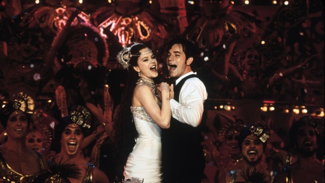 Sang og romantikk i Moulin Rouge. (Foto: SF Norge)