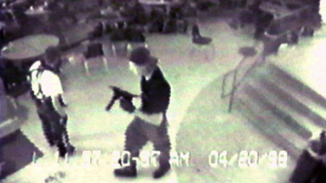 Overvåkningsbilder fra Columbine-massakren ble brukt i Bowling For Columbine (Foto: (AP Photo/Jefferson County Sheriff's Department)