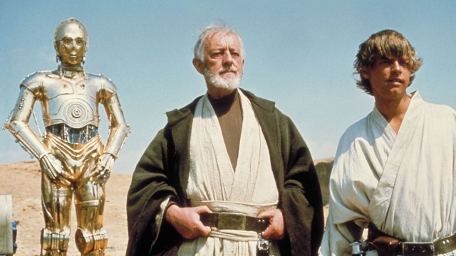 C-3PO, Sir Alec Guinnes og Mark Hamill i Star Wars episode IV: Et nytt håp (Foto: Lucasfilm).