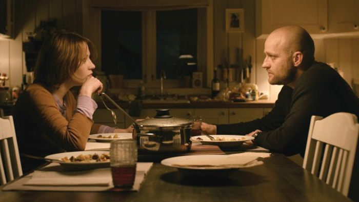 Maria (Birgit Minichmayer) og Niels (Jürgen Vogel) flytter til Hammerfest i filmen Nåde. (Foto: Nordisk Film) Maria (Birgit Minichmayer) og Niels (Jürgen Vogel) flytter til Hammerfest i filmen Nåde. (Foto: Nordisk Film)