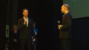 Joachim Trier og Eskil Vogt fikk Kanonprisen for beste manus (Foto: NRK/Birger Vestmo).