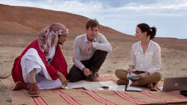 Amr Waked, Ewan McGregor og Emily Blunt i Laksefiske i Jemen (Foto: SF Norge AS).