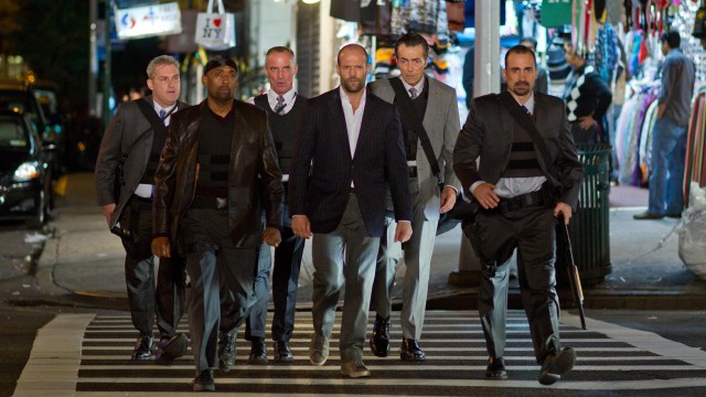 Jason Statham og andre alvorlige menn i Safe (Foto: Nordisk Film Distribusjon AS).