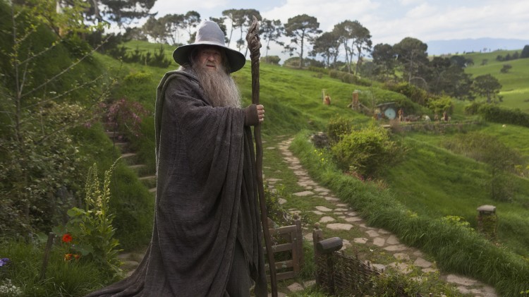 Ian McKellen spiller selvsagt Gandalf i Hobbiten: En uventet reise (Foto: Metro-Goldwyn-Mayer Pictures Inc. og New Line Productions, Inc./ Foto: James Fisher).