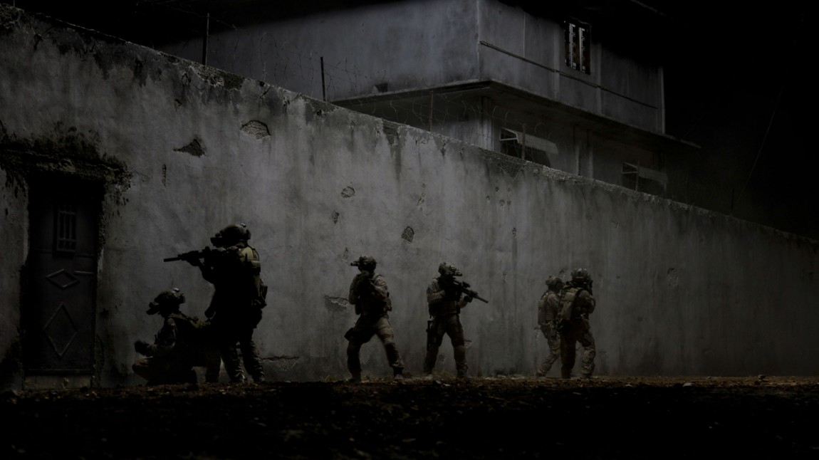 Navy SEAL-soldater jager Bin Laden i «Zero Dark Thirty». (Foto: United International Pictures).