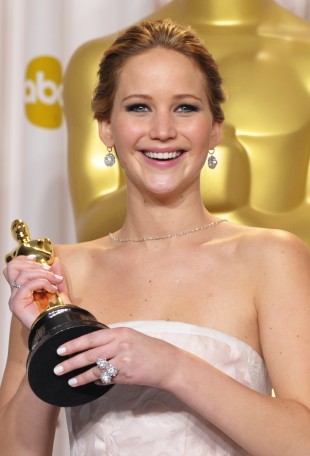 Jennifer Lawrence fekk sin først Oscar. (Foto: John Shearer/Invision/AP)