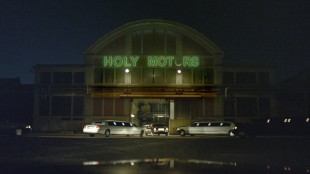 Og dette er altså Holy Motors (Foto: Tour de Force).