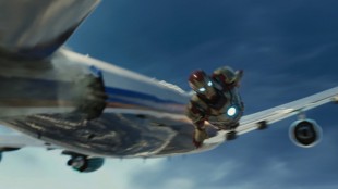 Luftig action i Iron Man 3 (Foto: The Walt Disney Company Nordic).