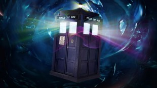 TARDIS - tidsmaskinen doktoren bruker til å reise med ser ut som en ordinær telefonkiosk, men er i virkeligheten et transdimensjonalt romskip. (Foto: BBC)