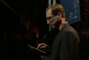 DICE-sjef Karl Magnus Troedsson under EA sin E3-pressekonferanse. (Foto: EA)