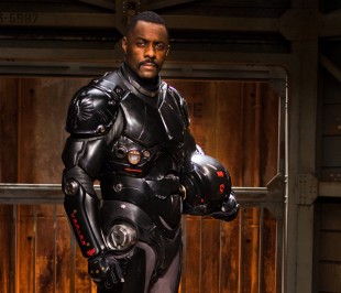 Idris Elba spiller Stacker Pentecost i Pacific Rim (Foto: SF Norge AS).