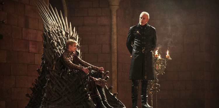 Det blir ekstra spennende å se hva som skjer med Joffrey og Tywin i fjerde sesong av Game of Thrones. (Foto: HBO).