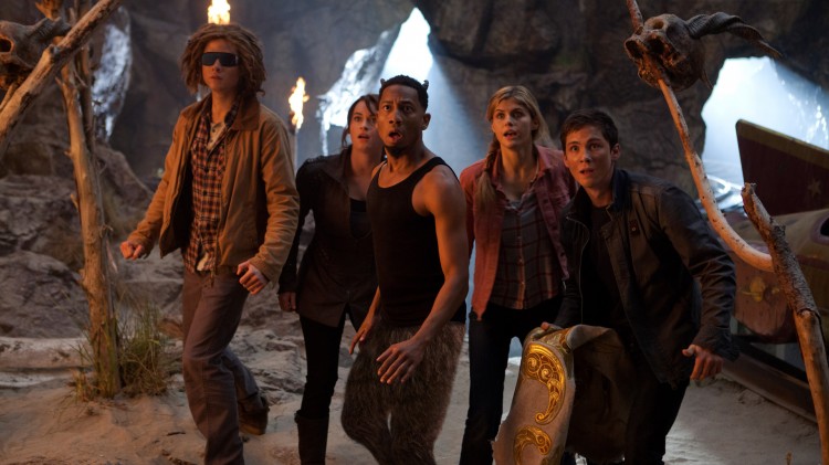 Denne gjengen leter etter ett magisk skinn i Percy Jackson: Monsterhavet (Foto:  20th Century Fox).