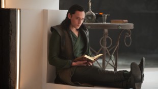 Tom Hiddleston spiller den svikefulle broren Loke i Thor: The Dark World (Foto: The Walt Disney Company Nordic).