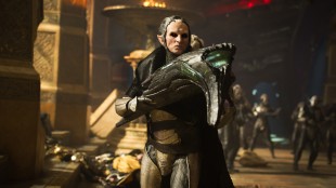 Alvelederen Malekith (Christopher Eccleston) er den store skurken i Thor: The Dark World (Foto: The Walt Disney Company Nordic).
