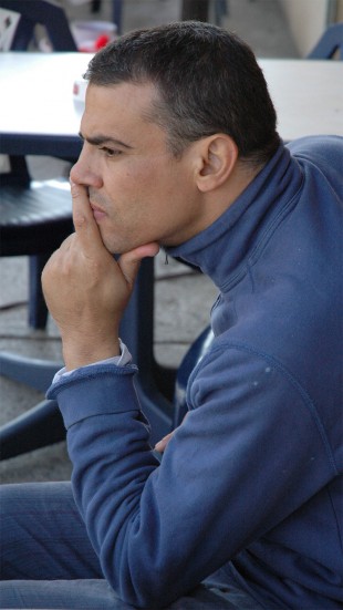 Regissøren bak filmen «Blå er den varmeste fargen», Abdellatif Kechiche, har forsvart både filmen og sexskildringene etter Cannes-prisen. (Foto: arthaus) 