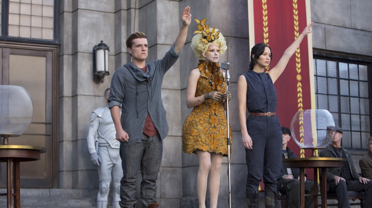 The Hunger Games: Catching Fire var den første filmen med kvinnelig hovedrolle som toppet kinolistene på 40 år. (Foto: Lionsgate).