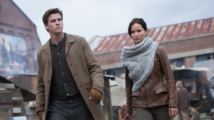 Liam Hemsworth (Gale) og Jennifer Lawrence (Katniss) i The Hunger Games: Catching Fire (Foto: Lionsgate).