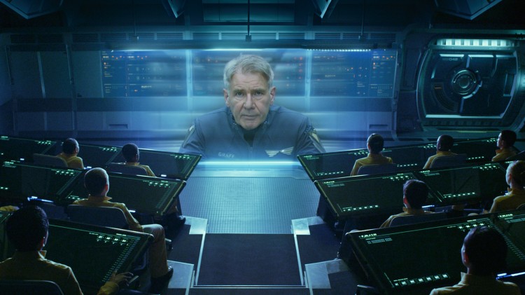 Harrison Ford virker uinteressert i Ender's Game (Foto: The Walt Disney Company Nordic).