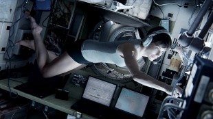 Sandra Bullock som astronauten Stone i Gravity (Foto: SF Norge AS).