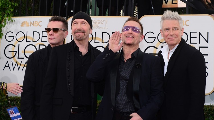 Bandet U2 vant pris for beste sang til en spillefilm – "Ordinary Love" fra filmen «Mandela: Long Walk to Freedom». (Foto: AFP PHOTO / Frederic J. BROWN)