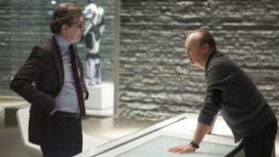 Gary Oldman og Michael Keaton har skumle planer i RoboCop (Foto: SF Norge AS).