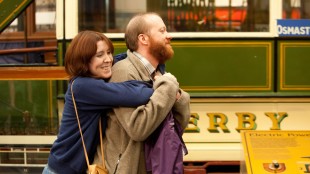 Tina (Alice Lowe) og Chris (Steve Oram) besøker britiske turistfeller i Sightseers (Foto: Tour de Force).