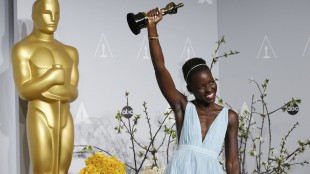 Lupita Nyong'o fikk en velfortjent Oscar for sin rolle i 12 Years a Slave. (Foto: REUTERS/ Mario Anzuoni, NTB Scanpix).
