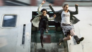 Zoe Kravitz og Shailene Woodley i Divergent (Foto: Lionsgate).