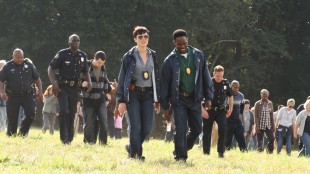 Olivia Williams og Harold Perrineau spiller politietterforskere i Sabotage (Foto: Nordisk Film Distribusjon AS).