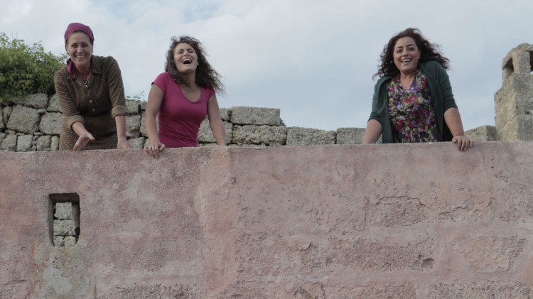 Anna Boccadamo, Laura Licchetta og Barbara De Matteis i Lykke på italiensk. (Foto: Storytelling Media).