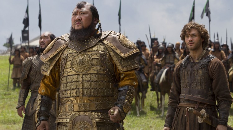 Benedict Wong og Lorenzo Richelmy  som Kublai Khan og Marco Polo. (Foto: Netflix).