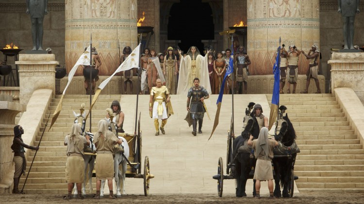 Moses (Christian Bale) og Ramses (Joel Edgerton) på vei til stort slag i Exodus: Gods and Kings (Foto: 20th Century Fox).