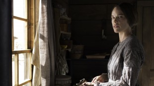 Hillary Swank spiller Mary Bee Cuddy i The Homesman (Foto: Scanbox).