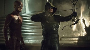 The Flash og Arrow er satt i samme universm og de to superheltene dukker stadig opp i hverandres serier. (Foto: CW).
