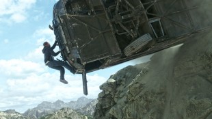 Svimlende situasjon for Brian (Paul Walker) i Fast And Furious 7 (Foto: United International Pictures).