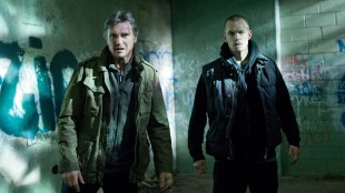 Liam Neeson og Joel Kinnaman spiller far og sønn i Run All Night (Foto: SF Norge AS).