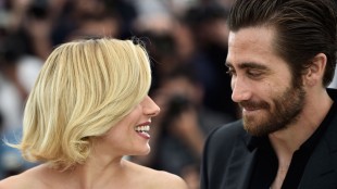 Den britiske skuespilleren Sienna Miller og den amerikanske skuespilleren  Jake Gyllenhaal er medlemmer av årets Cannes-jury. (Foto: AFP PHOTO / BERTRAND LANGLOIS).