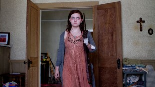 Maggie (Abigail Breslin) blir stadig sykere i zombiedramaet Maggie (Foto: SF Norge AS).