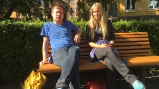 Regissør Sten Hellevig og skuespiller Anneli Aune i forbindelse med premieren på Dryads. (Foto: NRK)