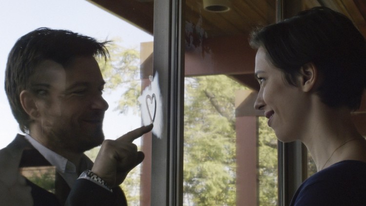 Ekteparet Robyn (Rebecca Hall) og Simon (Jasone Bateman) starter nytt liv i Los Angeles i The Gift (Foto: Norsk Filmdistribusjon).