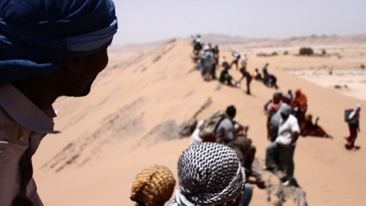 Menneskesmugling gjennom ørken i Middelhavet (Foto: Mer Filmdistribusjon).