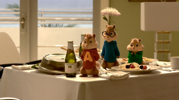 Alvin, Simon og Theodore vil stoppe Dave fra å fri til kjæresten. (Foto: Twentieth Century Fox Norway).