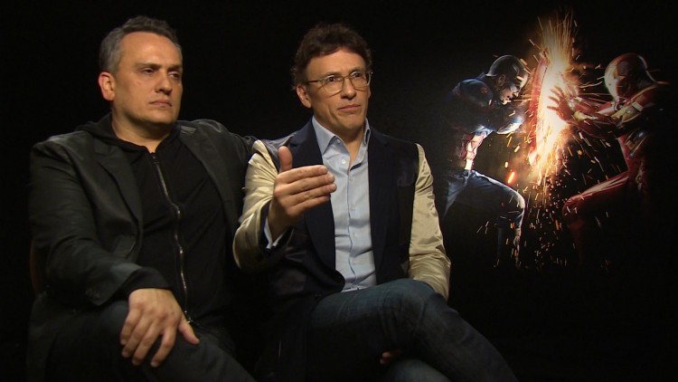 Regissørene Joe og Anthony Russo snakker gladelig om sin andre Captain America-film (Foto: NRK).