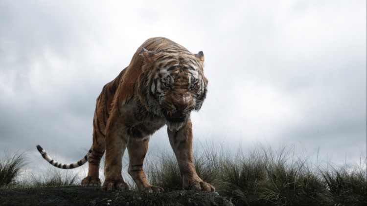 Shere Khan (Idris Elba) er på jakt etter Mowgli i Jungelboken (Foto: ©2015 Disney Enterprises, Inc. All Rights Reserved.)