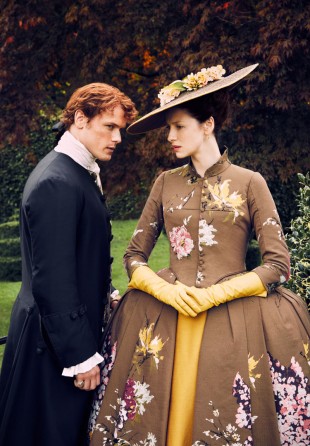 Caitriona Balfe og Sam Heughan i Outlander, sesong 2. (Foto: © Sony Pictures Television Inc. All Rights Reserved.).
