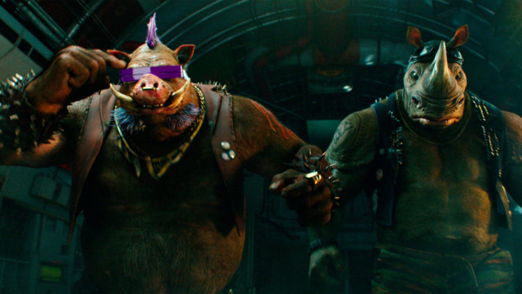 Bebop (Gary Anthony Williams) og Rocksteady (Sheamus) i Teenage Mutant Ninja Turtles 2. (Foto: United International Pictures)
