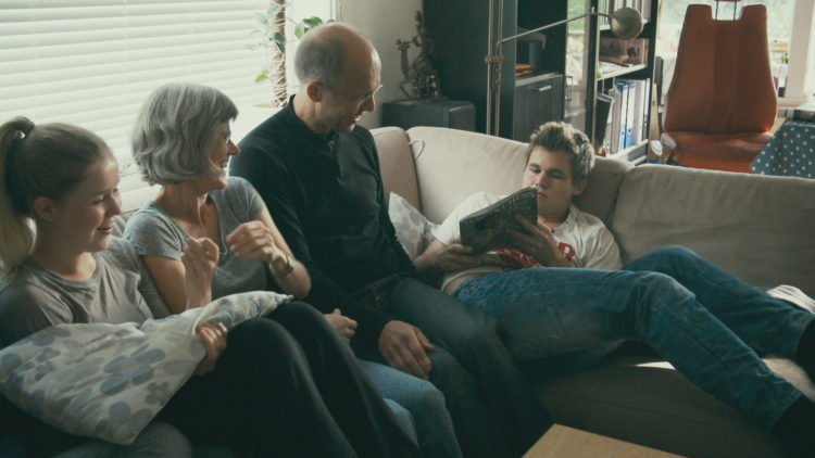 Familien tar aktivt del i filmen Magnus (Foto: Moskus film/ Nordisk Film Distribusjon AS).